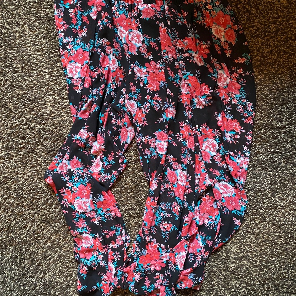 Super adorable beach/summer pants.